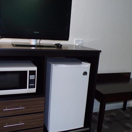 Dover Inn And Suites Esterno foto