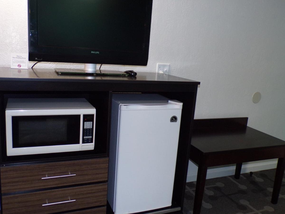 Dover Inn And Suites Esterno foto