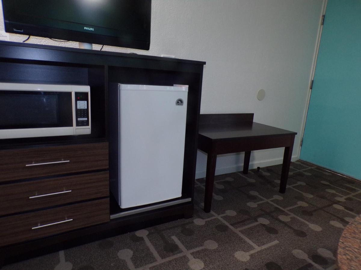 Dover Inn And Suites Esterno foto