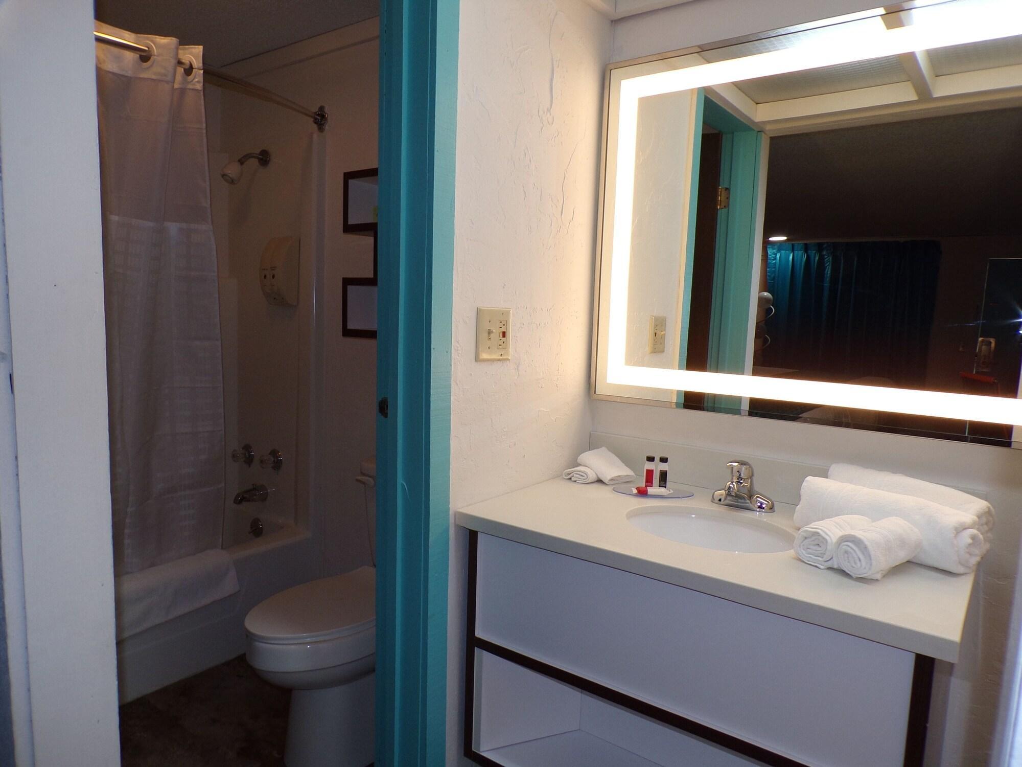 Dover Inn And Suites Esterno foto